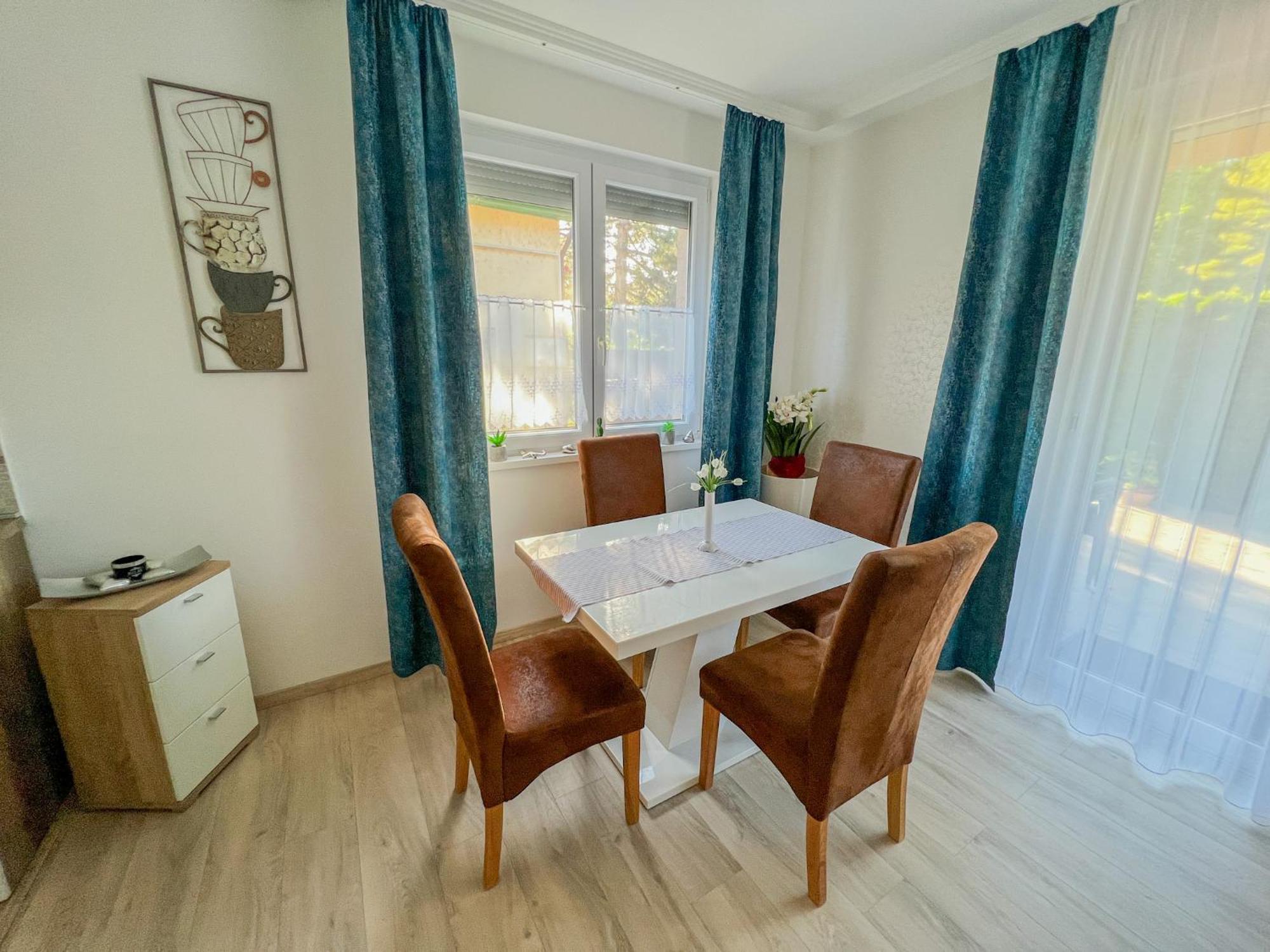 Relax Premium Wellness Apartman Siófok Zewnętrze zdjęcie