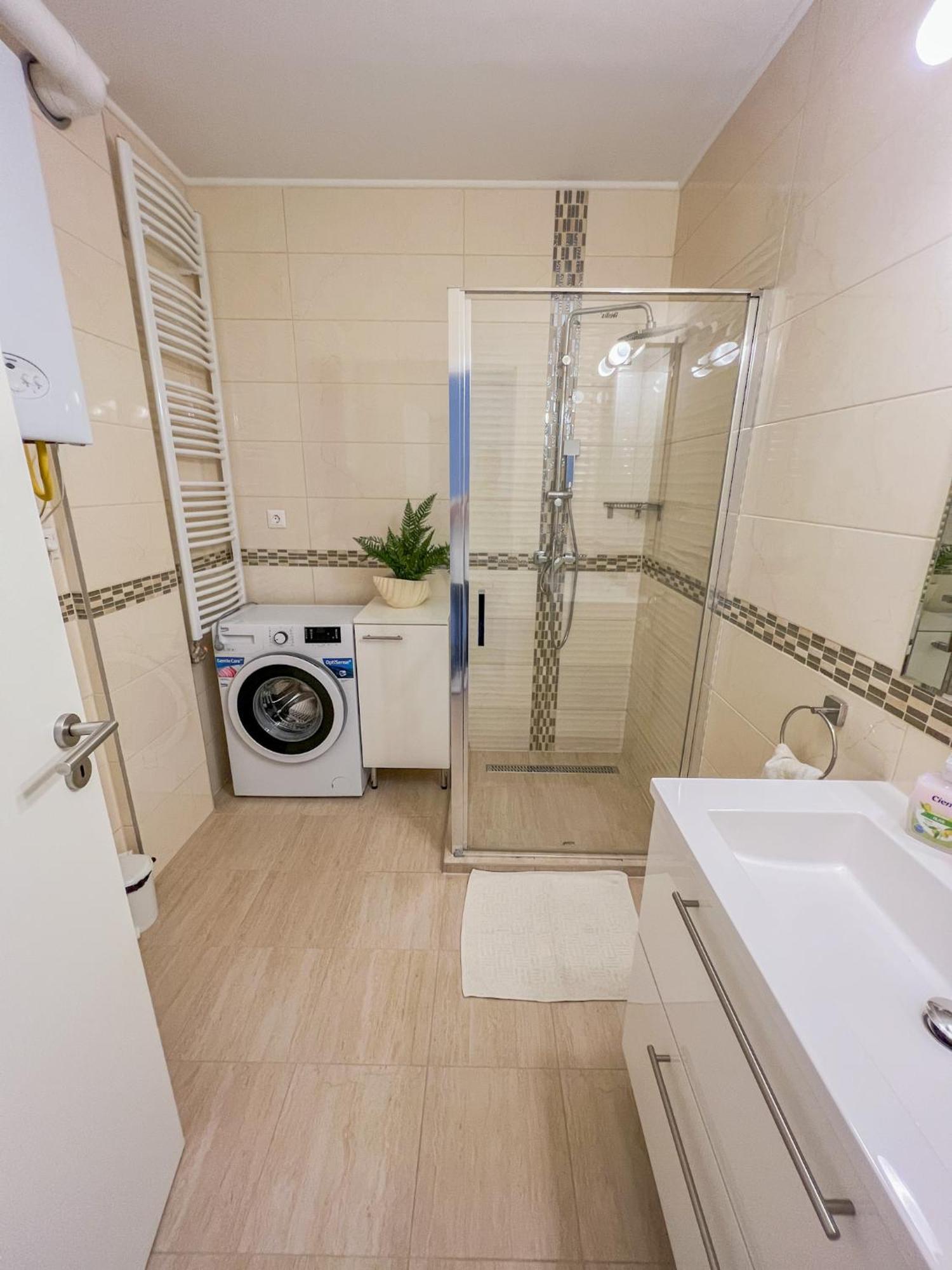 Relax Premium Wellness Apartman Siófok Zewnętrze zdjęcie